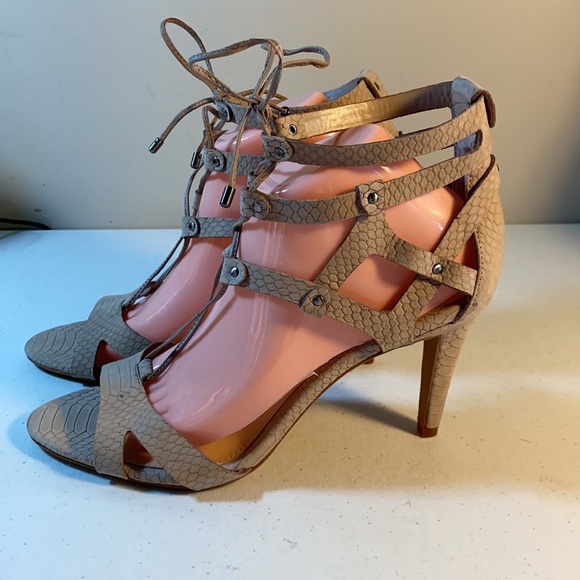 Vince Camuto Clara lace up shoe NWOT - Picture 5 of 10